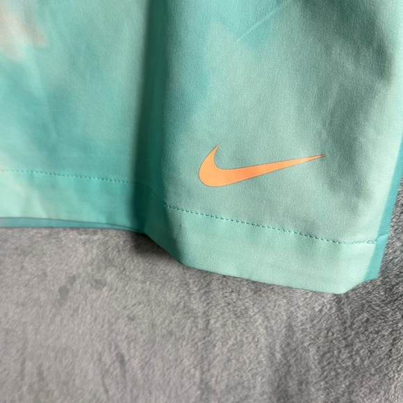 Nike golf skirt women’s size 10‎ medium lightweight summer outdoor activity - Picture 3 of 11